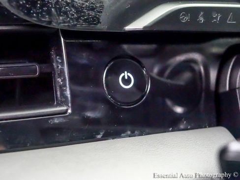 Used 2022 Porsche Taycan RWD image 18