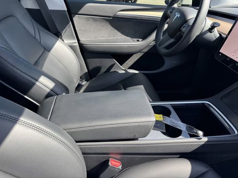 Used 2023 Tesla Model Y AWD image 8