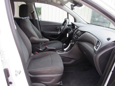 Used 2020 Chevrolet Trax LS w/ Tint and Cruise Package FWD image 8