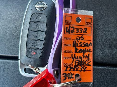 Used 2025 Nissan Rogue SV AWD/4WD image 15