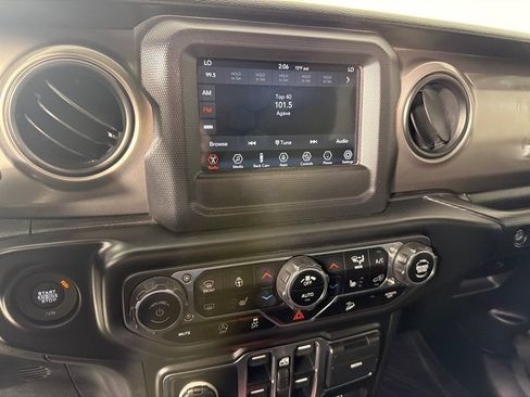 Used 2021 Jeep Wrangler Unlimited Sport AWD/4WD image 16