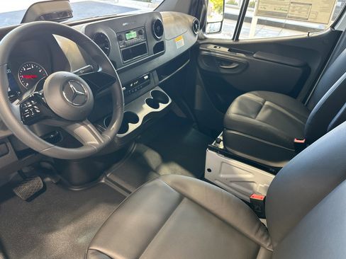 New 2025 Mercedes-Benz Sprinter 2500 image 10