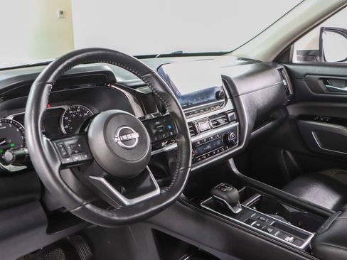 Used 2023 Nissan Pathfinder SL w/ Lighting Package (N92) FWD image 22