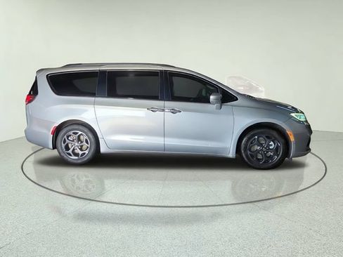 Used 2021 Chrysler Pacifica Touring-L w/ S Appearance Package FWD image 2