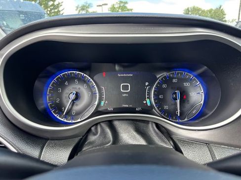 Used 2023 Chrysler Pacifica Touring-L FWD image 19