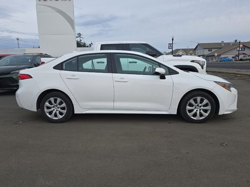 Used 2023 Toyota Corolla LE image 3