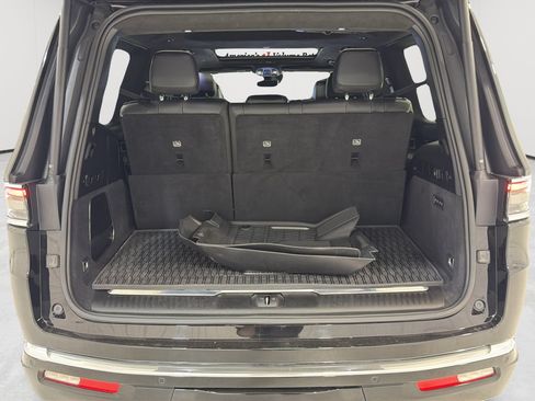 Used 2023 Jeep Grand Wagoneer Series II AWD/4WD image 23