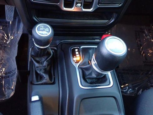 Used 2023 Jeep Wrangler Unlimited w/ Cold Weather Group image 20