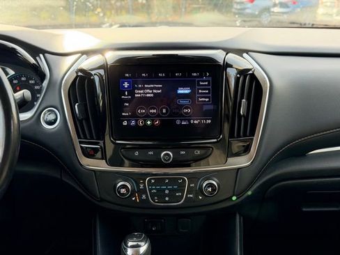 Used 2020 Chevrolet Traverse LT image 25