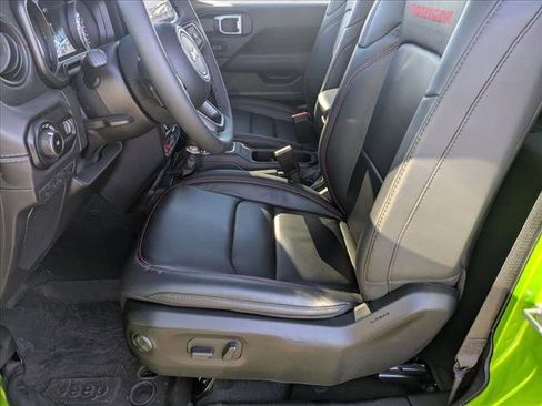 Used 2025 Jeep Wrangler Unlimited Rubicon image 16