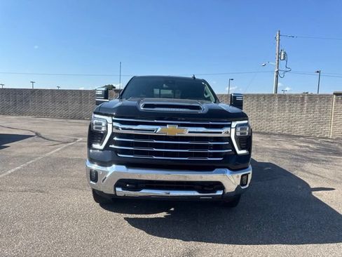 Used 2024 Chevrolet Silverado 2500 LTZ w/ LTZ Convenience Package AWD/4WD image 2
