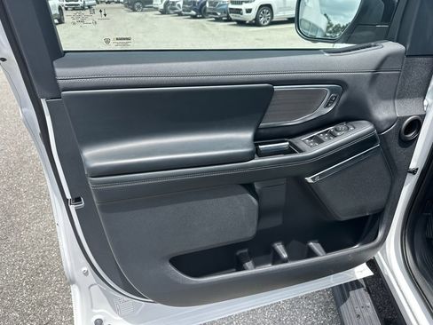 Used 2025 Ford Expedition Platinum AWD/4WD image 10