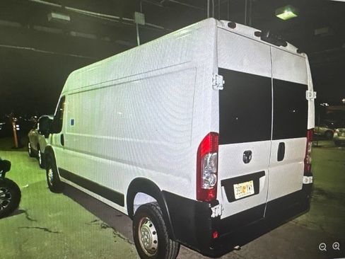 Used 2023 RAM ProMaster 2500 FWD image 2