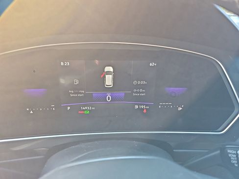 Certified 2023 Volkswagen Tiguan SE R-Line image 10