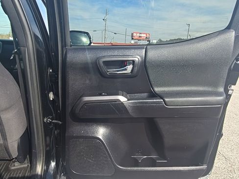 Used 2019 Toyota Tacoma TRD Sport image 20