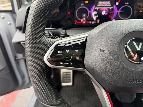 Used 2022 Volkswagen GTI SE image 17