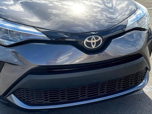 Used 2020 Toyota C-HR LE image 26