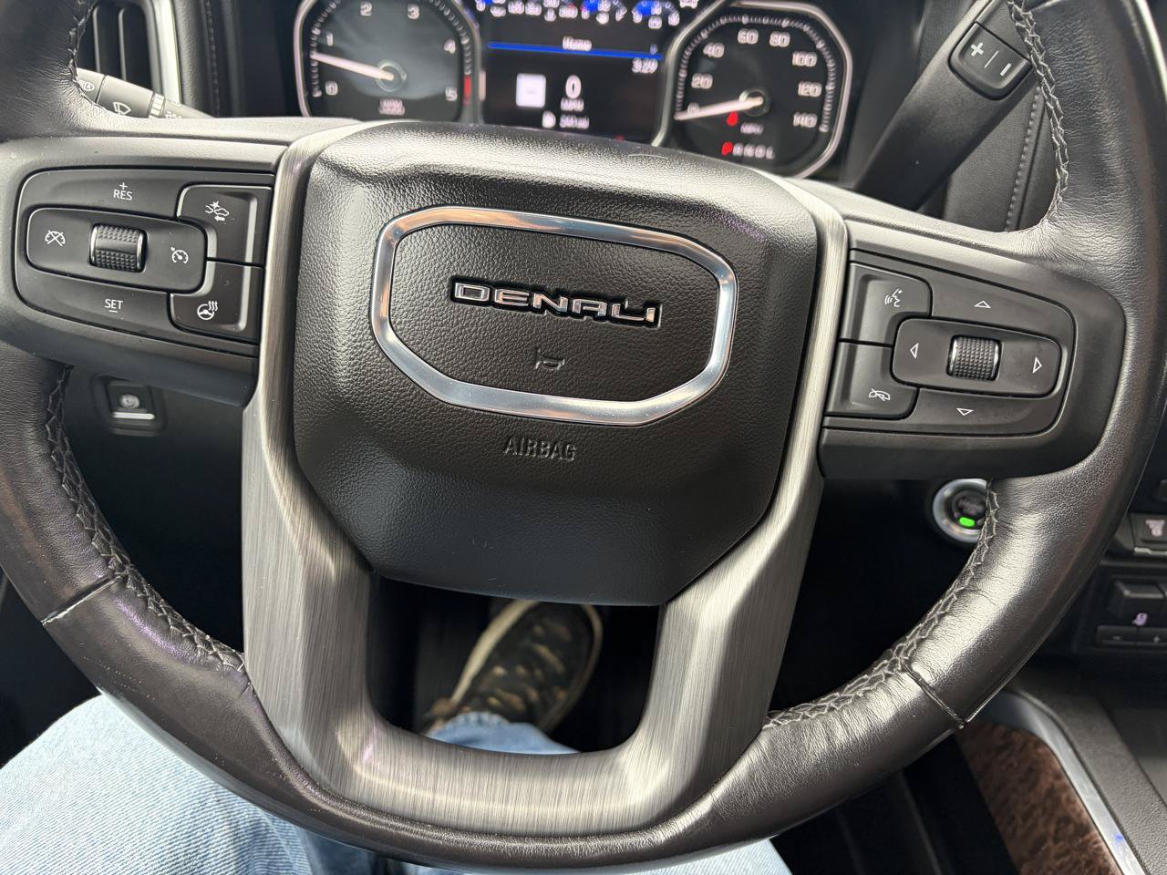 Used 2022 GMC Sierra 2500 Denali w/ Denali Ultimate Package AWD/4WD image 25