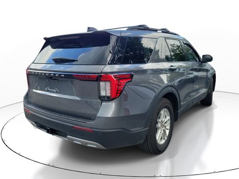 Used 2026 Ford Explorer Active w/ Active Comfort Package RWD image 5