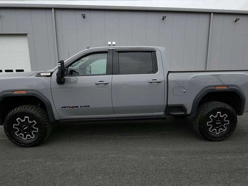 Used 2024 GMC Sierra 2500 AT4X image 5