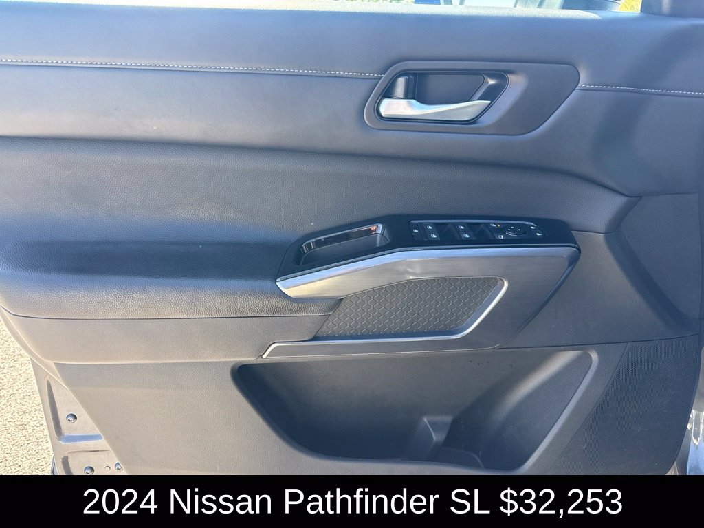 Used 2024 Nissan Pathfinder SL AWD/4WD image 11