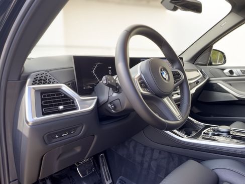Used 2024 BMW X5 xDrive40i w/ M Sport Package AWD/4WD image 4