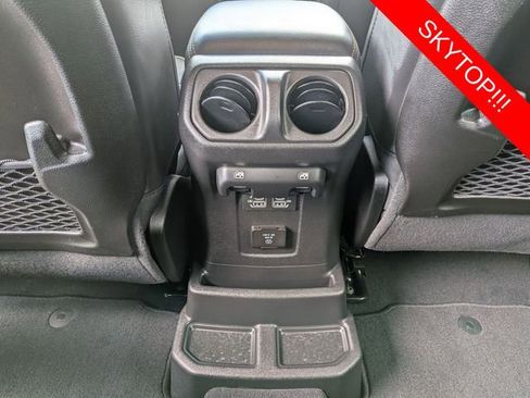 Certified 2024 Jeep Wrangler Unlimited Sahara w/ Technology Group AWD/4WD image 13