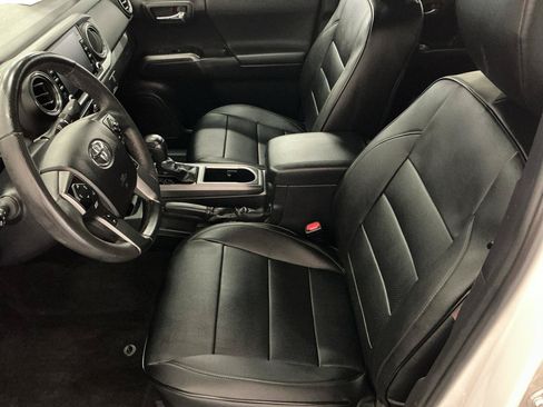Used 2021 Toyota Tacoma TRD Off-Road AWD/4WD image 9