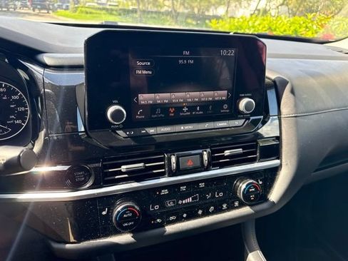 Used 2025 Nissan Pathfinder SV FWD image 8