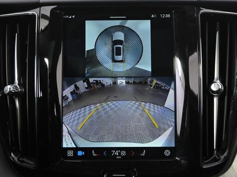 Used 2025 Volvo XC60 B5 Plus image 29