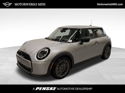 Used 2025 MINI Cooper 2-Door Hardtop FWD image 1