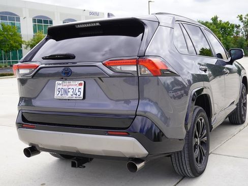 Used 2022 Toyota RAV4 SE w/ Convenience Package AWD/4WD image 10