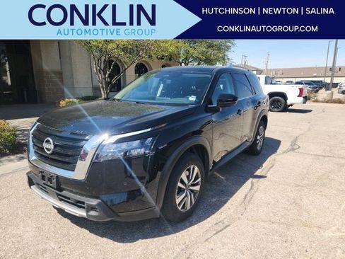 Used 2025 Nissan Pathfinder SL image 1