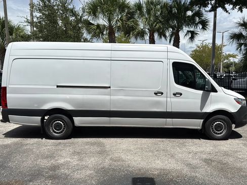 Used 2021 Freightliner Sprinter 2500 RWD image 6