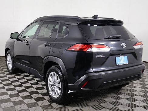 Used 2023 Toyota Corolla Cross LE FWD image 7