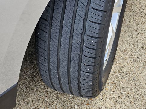 Used 2020 Chevrolet Equinox Premier FWD image 13