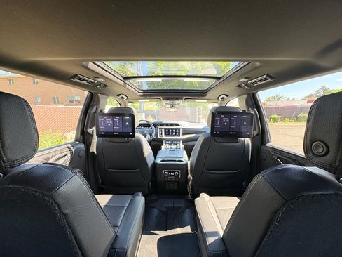 Used 2021 GMC Yukon XL Denali w/ Denali Premium Package AWD/4WD image 34