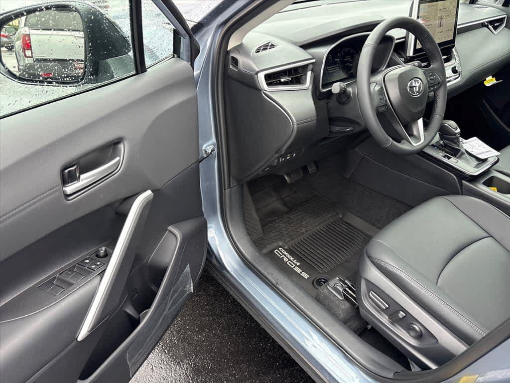 Used 2026 Toyota Corolla Cross XLE w/ Convenience Package FWD image 19