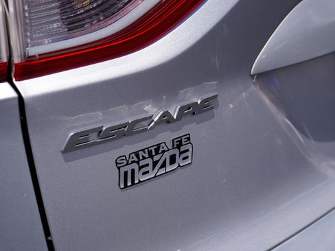 Used 2016 Ford Escape SE w/ Equipment Group 201A FWD image 10