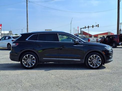 Used 2021 Lincoln Nautilus Reserve AWD/4WD image 2