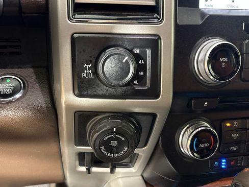 Used 2018 Ford F150 King Ranch w/ Equipment Group 601A Luxury AWD/4WD image 39