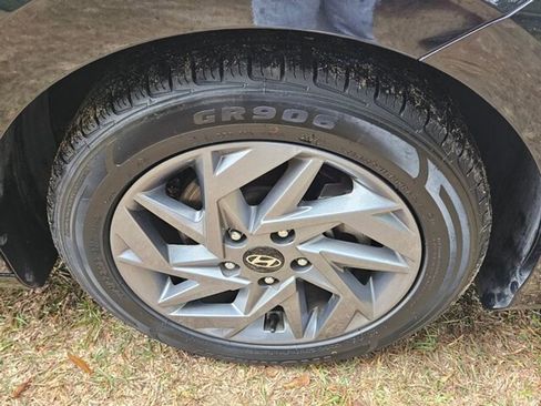 Used 2024 Hyundai Elantra SEL image 16