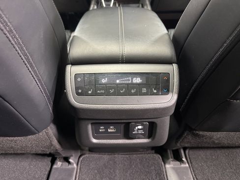 Used 2024 Nissan Pathfinder Platinum w/ Black Appearance Package AWD/4WD image 16