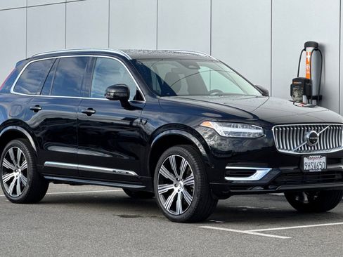 Used 2024 Volvo XC90 T8 Plus w/ Protection Package Premier image 7