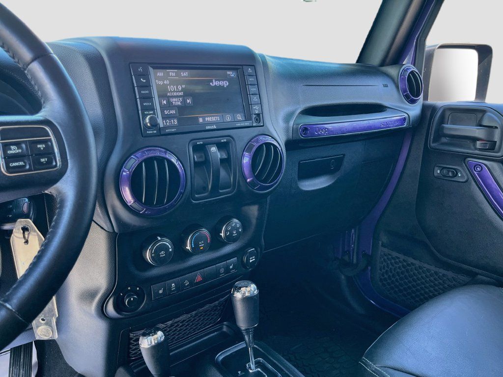 Used 2018 Jeep Wrangler Sahara w/ Connectivity Group AWD/4WD image 19
