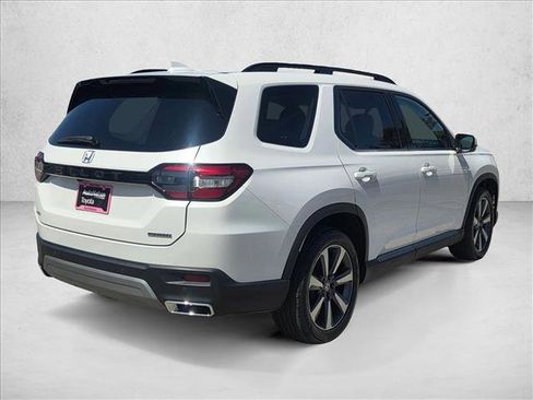 Used 2025 Honda Pilot Touring image 5
