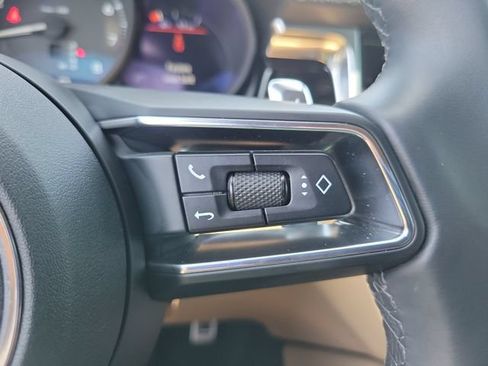 Used 2023 Porsche Macan AWD/4WD image 29