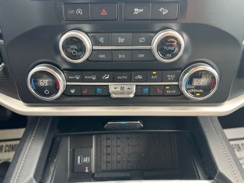 Used 2024 Ford Expedition XLT AWD/4WD image 19