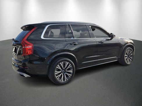 Used 2021 Volvo XC90 T6 Momentum w/ Protection Package Premier image 7