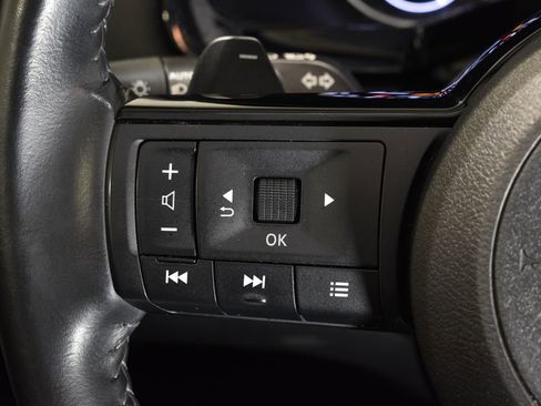 Used 2023 Nissan Pathfinder SV image 19